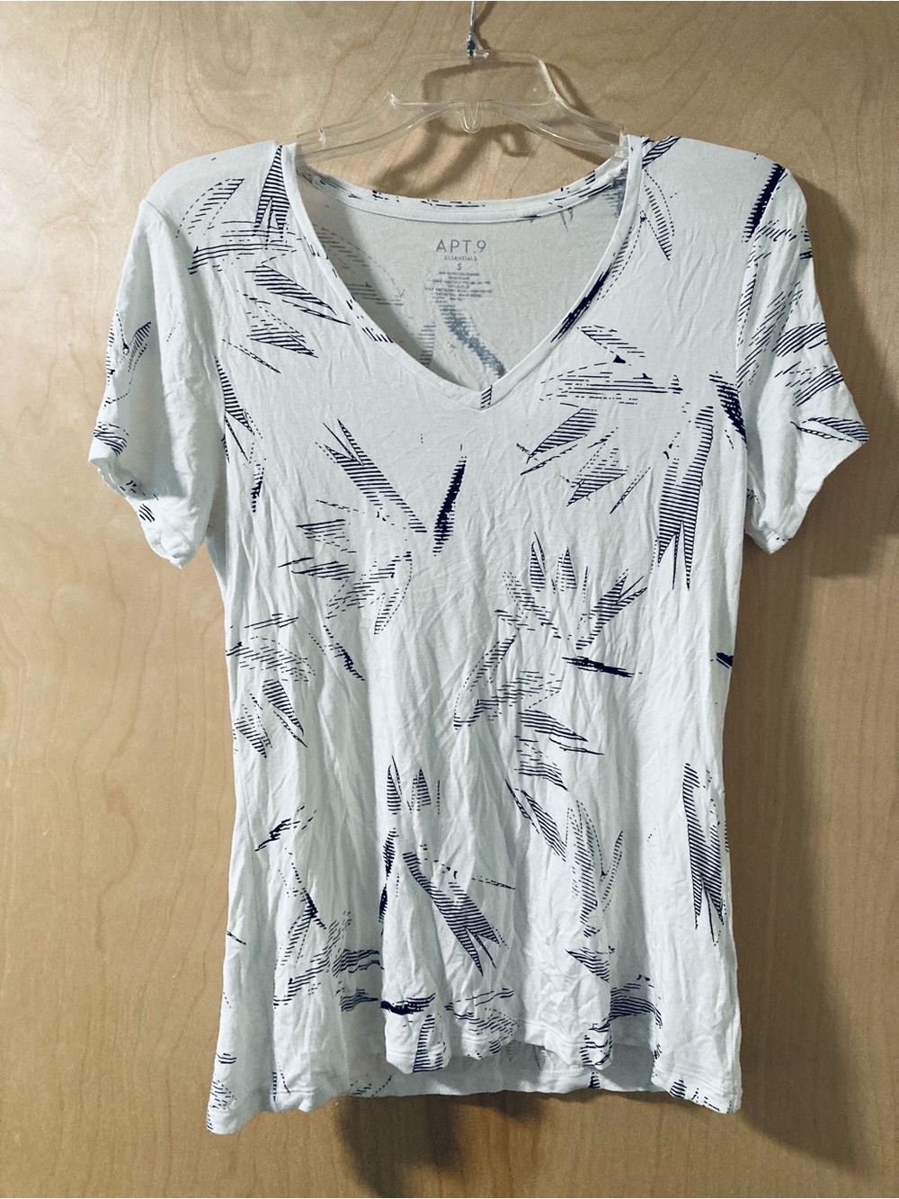 Apt. 9 White V-Neck Short-Sleeve Top with Tropical Leaf Print Women’s Sz Small